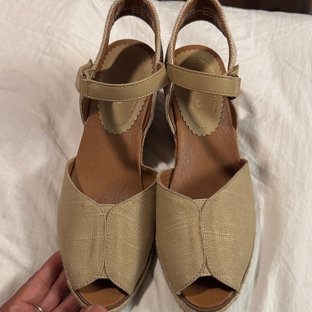 BareTraps Beige Espadrille Sandals